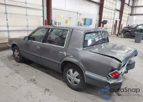 1993 Dodge Dynasty z USA, uszkodzony, nr VIN 1B3XC46R4PD197875